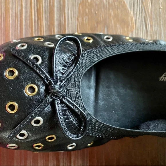 NWB Penny Loves Kenny Eyelet punched Flats Size 7M - Picture 2 of 4
